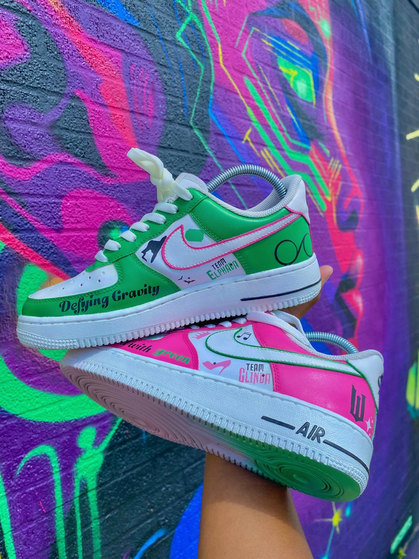 Glinda vs Elphaba